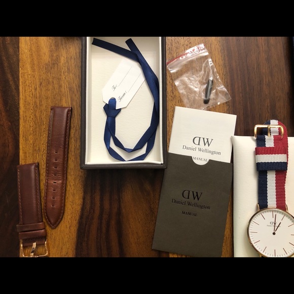 Daniel Wellington 40mm watch with three straps - Picture 4 of 6